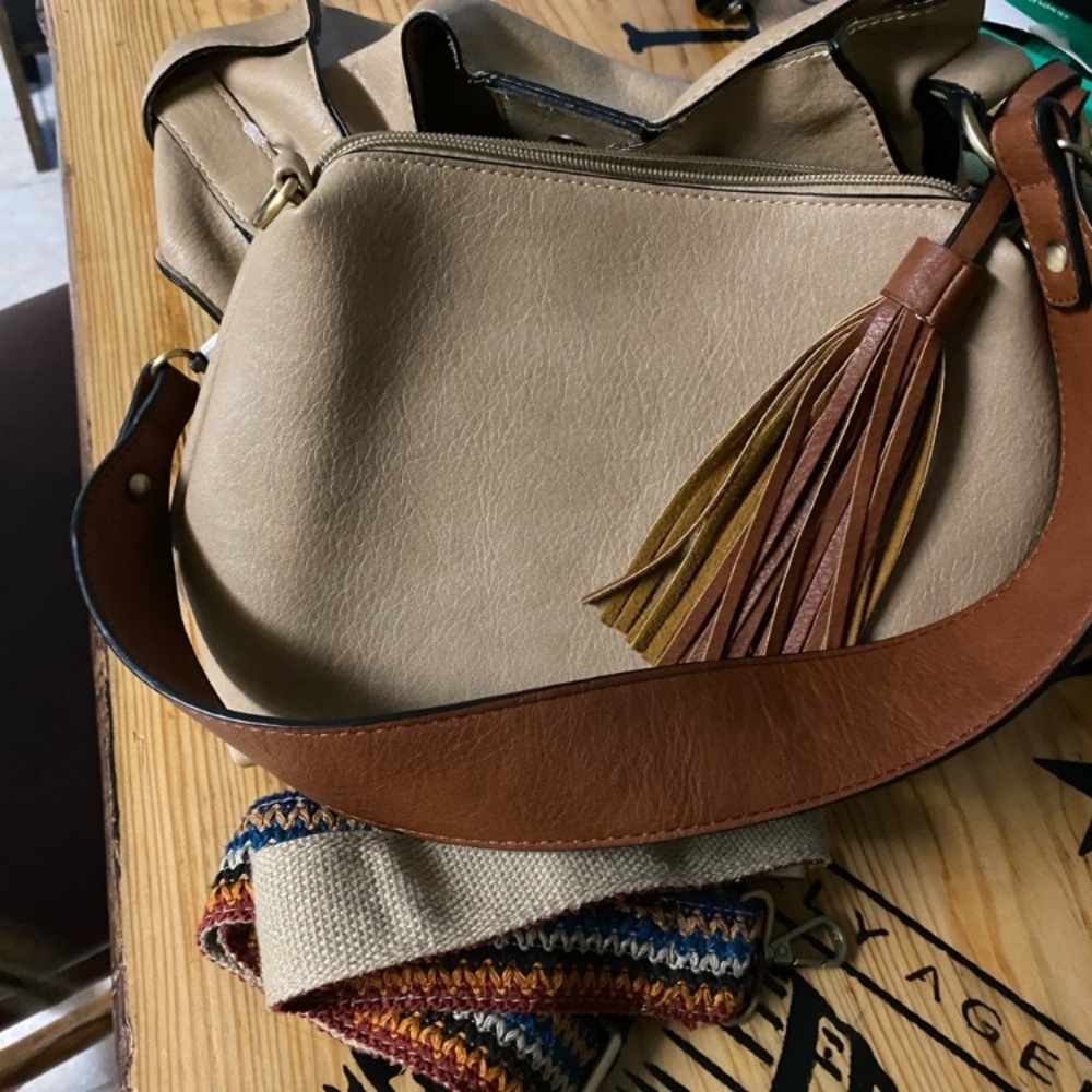💕 Jen &Co Bag set with 2 straps and 2 bags. Like new. Western look. - Picture 7 of 13